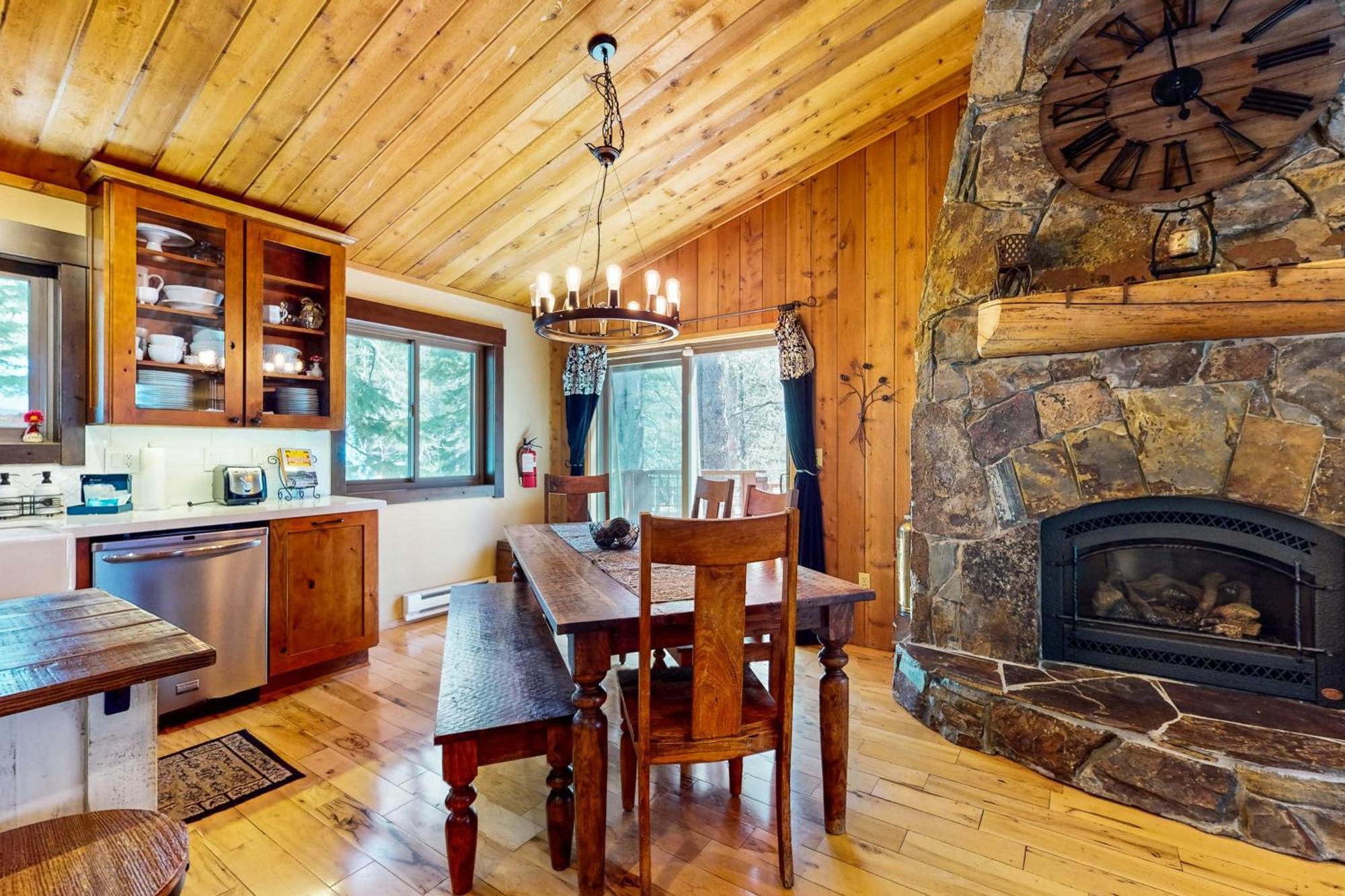 Tastefully-Updated, Classic Tahoe Family Home Траки Экстерьер фото